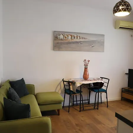 Daniel Center Apartment