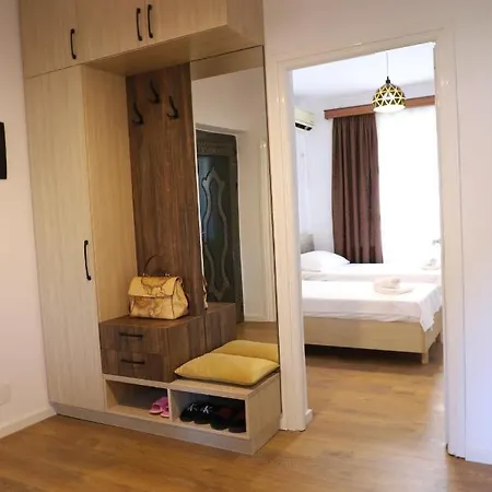 Daniel Center Apartment *